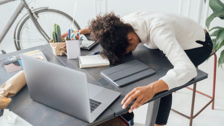Débrancher pour mieux vivre : le burn-out numérique et la quête de sens
